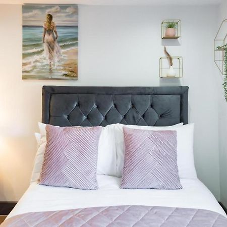 Heathrow Guest House - Oakway Feltham Buitenkant foto