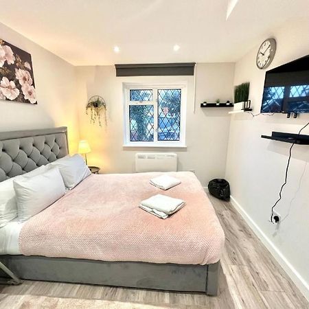 Heathrow Guest House - Oakway Feltham Buitenkant foto