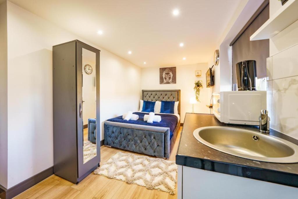 Heathrow Guest House - Oakway Feltham Buitenkant foto