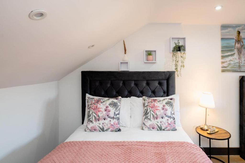 Heathrow Guest House - Oakway Feltham Buitenkant foto