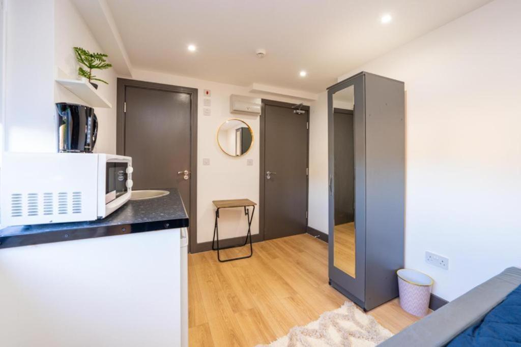 Heathrow Guest House - Oakway Feltham Buitenkant foto